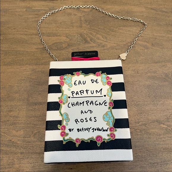 Betsey Johnson Handbags - Betsey jhonson crossbody